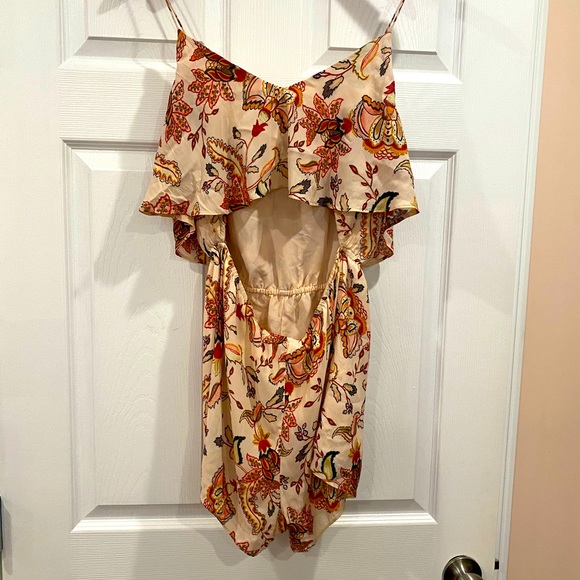 Medium floral romper from Forever 21 - Picture 5 of 6